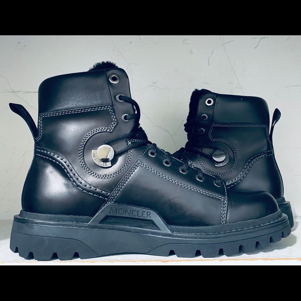 Moncler ankle boot with shearling size 11 (44 eu)